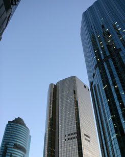 Imagen de edificios en donde podemos encontrar entidades financieras.