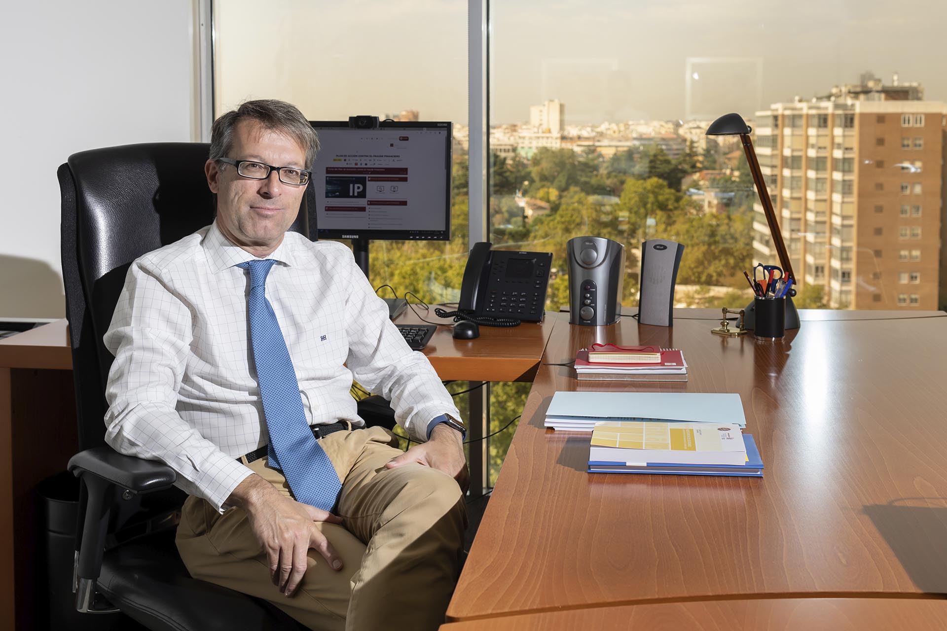  Imagen de Mariano Bacigalupo, consejero de la CNMV, sentado en su despacho (se abrirá ventana nueva)